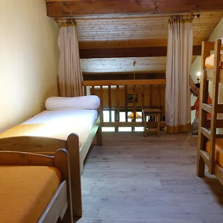 7 Personnes Au Pied Des Pistes Avec Parking A Areches-beaufort - Fr-1-342-199